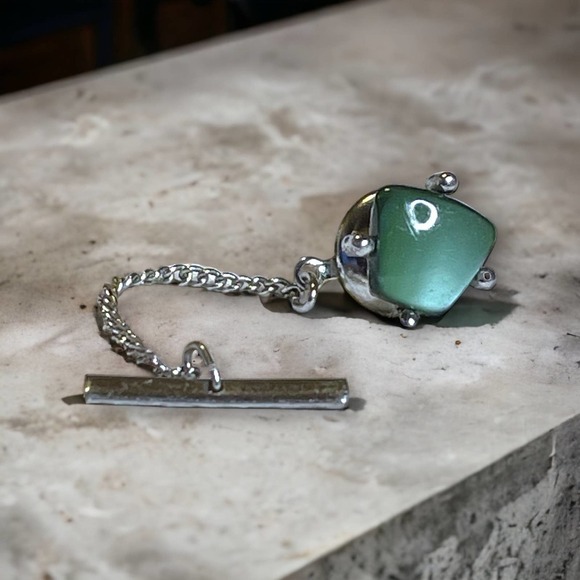 Sarah Coventry Vintage Silver Tone Tie Tack with Green Moonglow Lucite - Picture 1 of 7